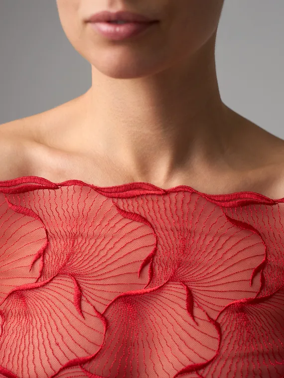 05-160 Вышивка на неэл. сетке 24 см, красный 100