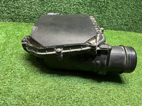 Корпус воздушного фильтра Mercedes C w205 (14-23)