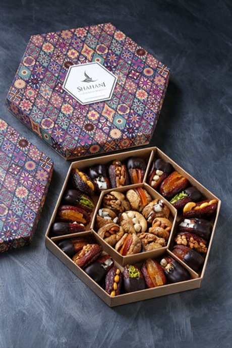 Подарочный набор сухофруктов и фиников Shahani Mix Box с инжиром и орехами 30 шт 80210167 Иран