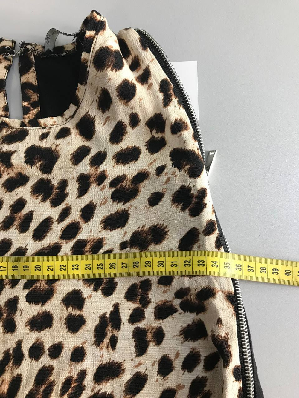 Топ Zara с анималистическим принтом, маркировка S, визуально 44 размер