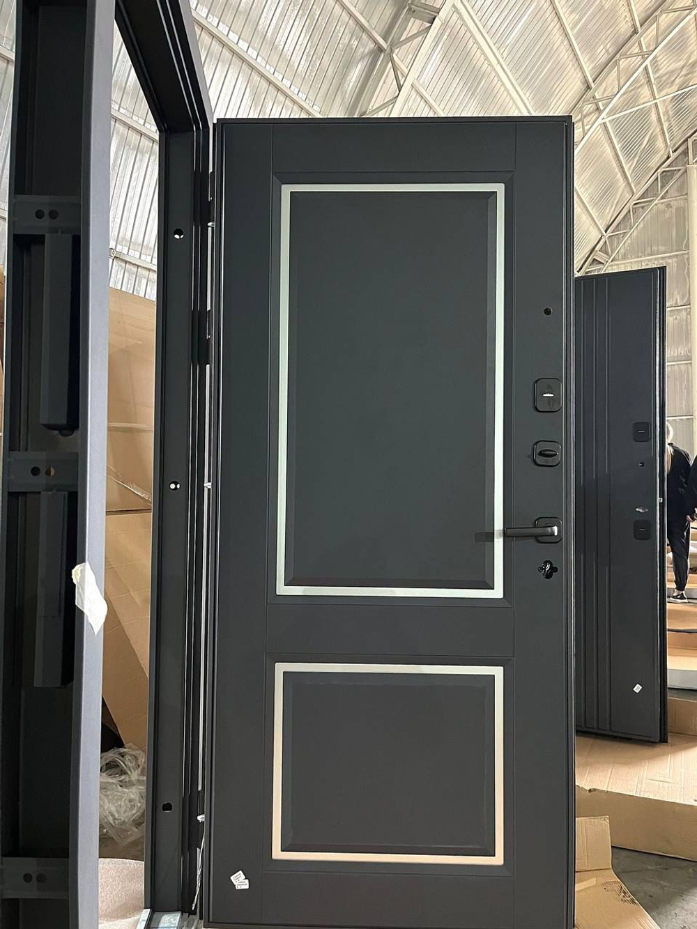 Дверь входная Luxor Классика Сатин графит