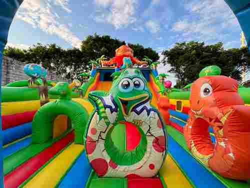 Коммерческий надувной батут «Хамелеон и динозавры Ультра 3» 12*6*6 м