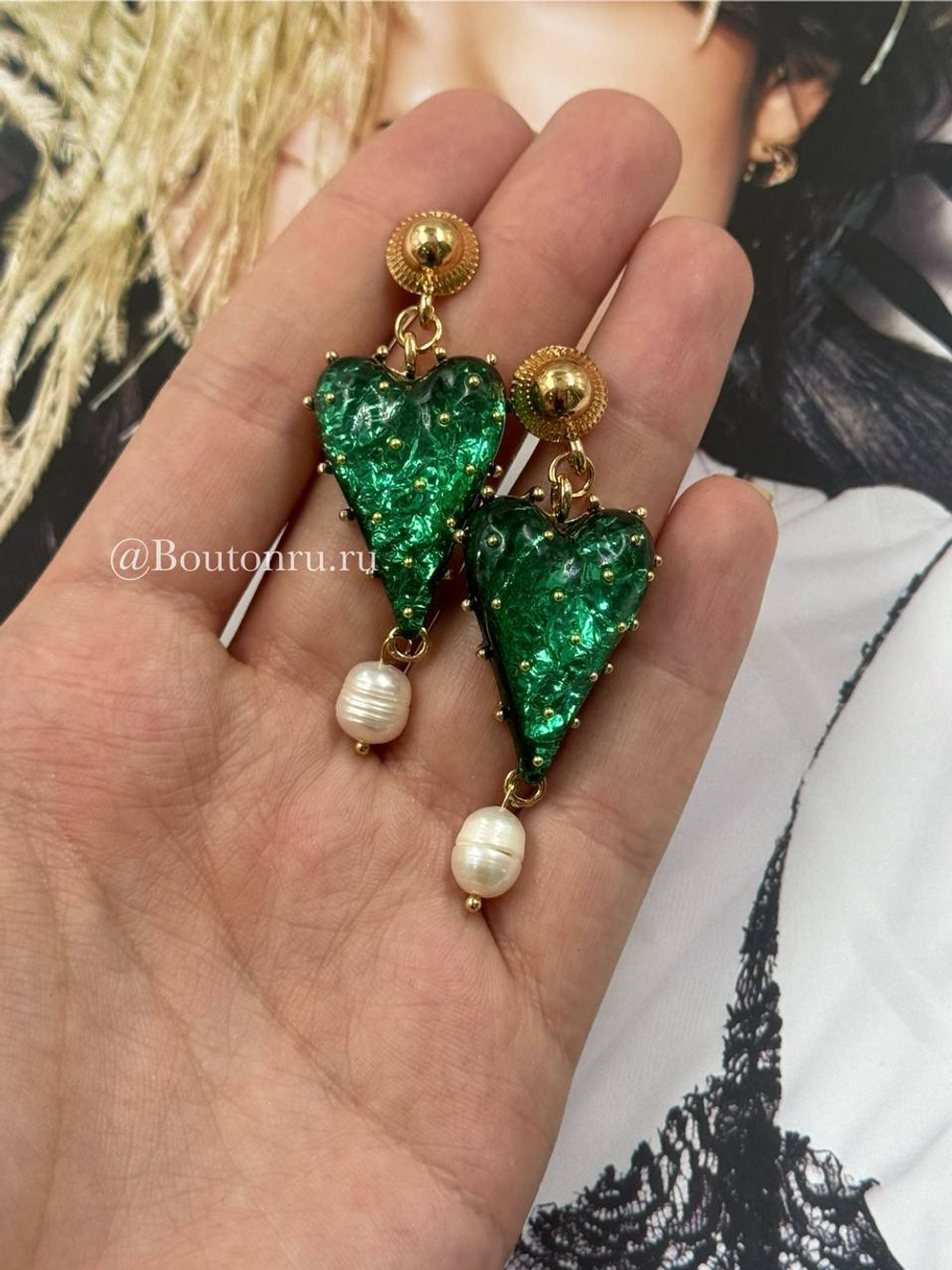 Серьги в форме "Сердца" зеленые с подвесками из натурального жемчуга