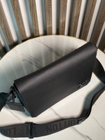 Сумка-мессенджер Louis Vuitton