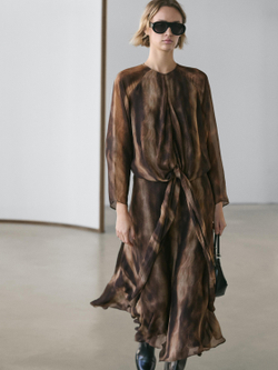 Massimo Dutti Платье из струящейся ткани с анималистическим принтом, коричневый