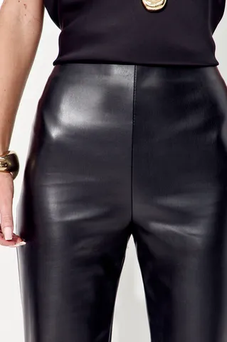 Брюки клеш из экокожи черного цвета