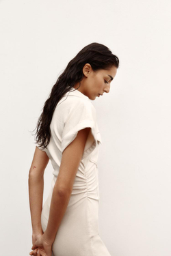 ZARA ПЛАТЬЕ МИДИ СО СБОРКАМИ НА ТАЛИИ, ЭКРЮ