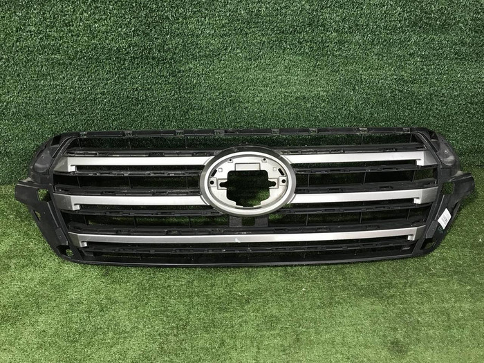 Решетка радиатора Toyota Land Cruiser 200 (2015-2021)