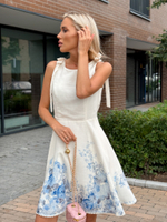 Платье из вискозы и льна с цветами на юбке