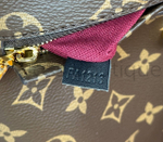 Рюкзак Montsouris Louis Vuitton Canvas Monogram с черным клапаном из кожи