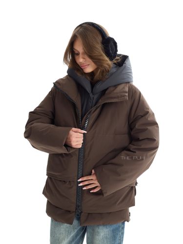 Коричневый пуховик с акцентной молнией