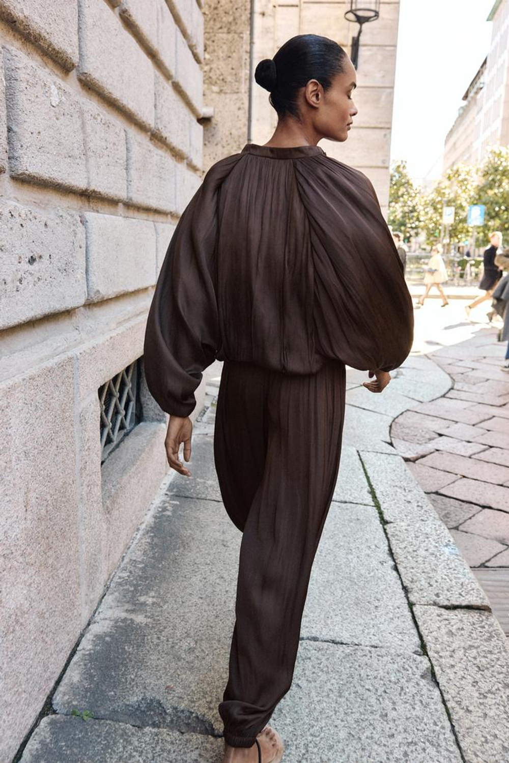 ZARA САТИНОВЫЙ БОМБЕР GLOBO, КОРИЧНЕВЫЙ