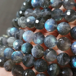 Лабрадор огранка, сверкает, переливается, в каждом иризация, р-р 7.8мм, штучно
