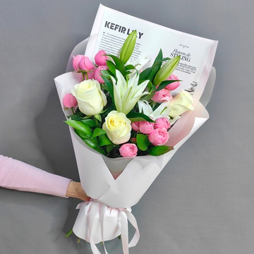 Авторский букет с белой лилией