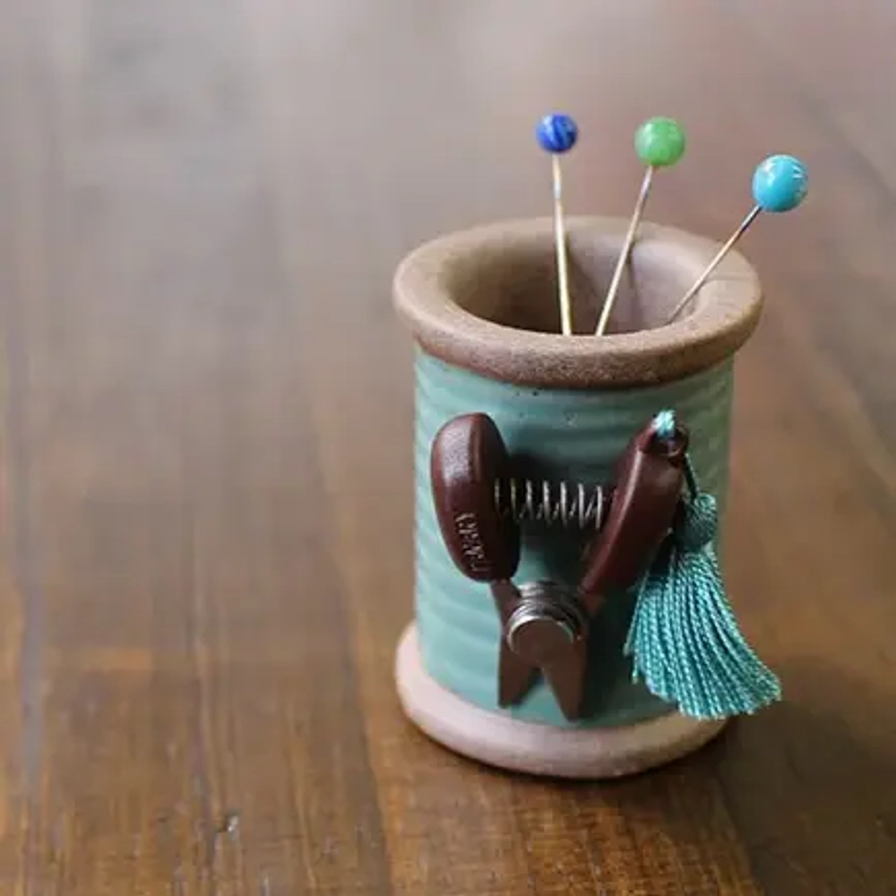 Магнитная игольница катушка Cohana, цвет желтый