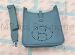 Hermes Evelyne bag (Hermes Evelyn) graphite color. Premium Erme bag with removable shoulder strap, has one main compartment and a roomy outer pocket. A great casual bag for different looks.