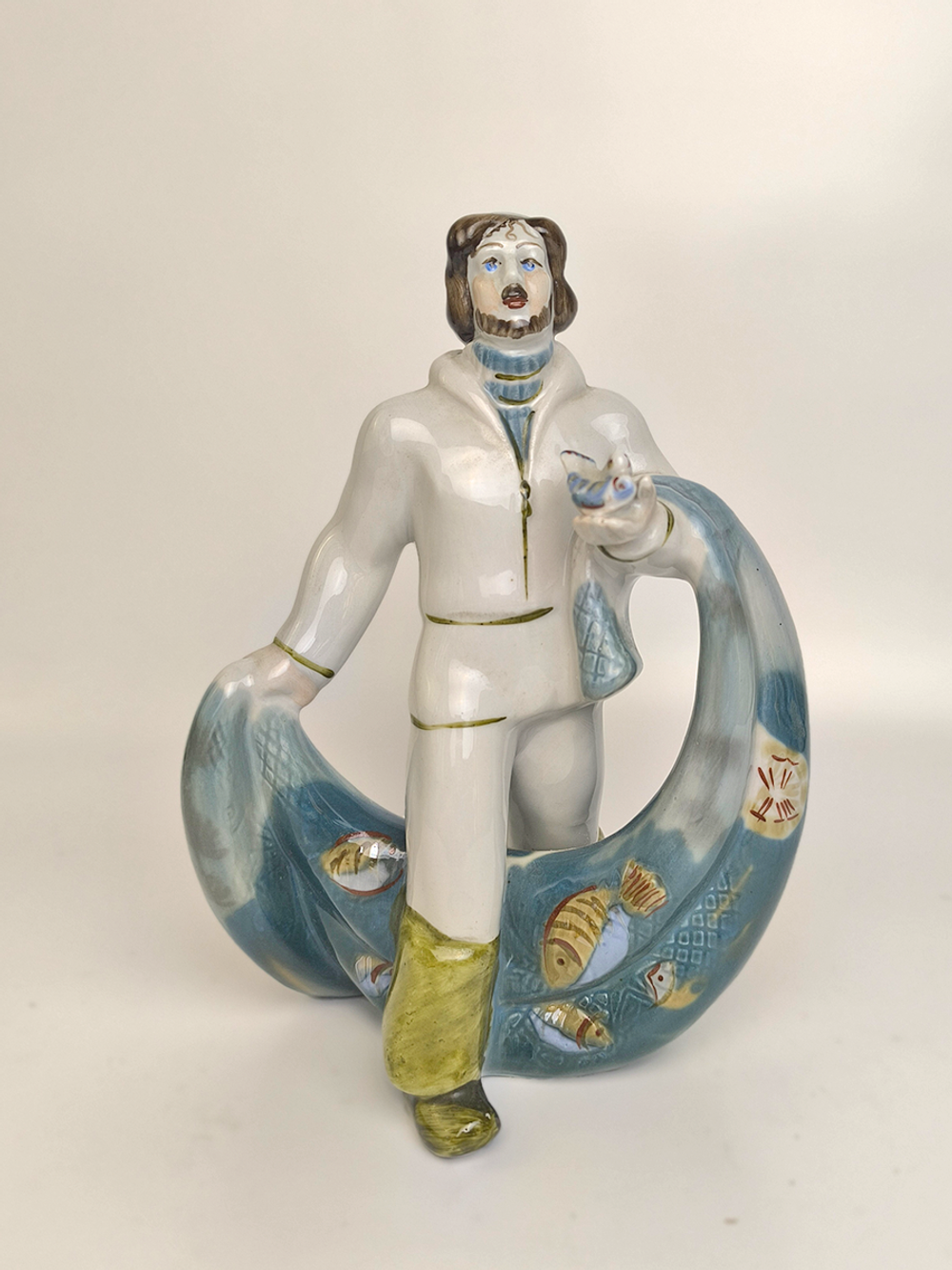 Фарфоровая статуэтка "Рыбак с сетью" Полонное ЗХК