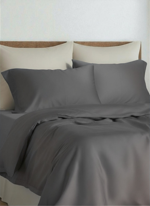 Комплект постельного белья стальной