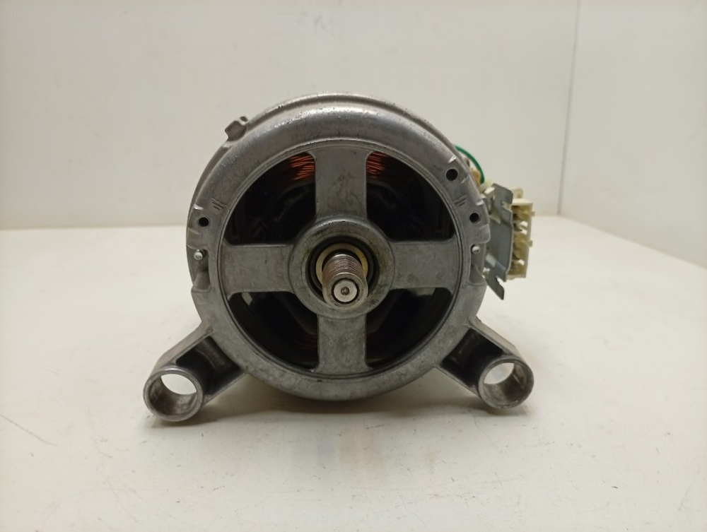 WISL82 кт57 Двигатель для стиральной машины Indesit 16002052100 б/у