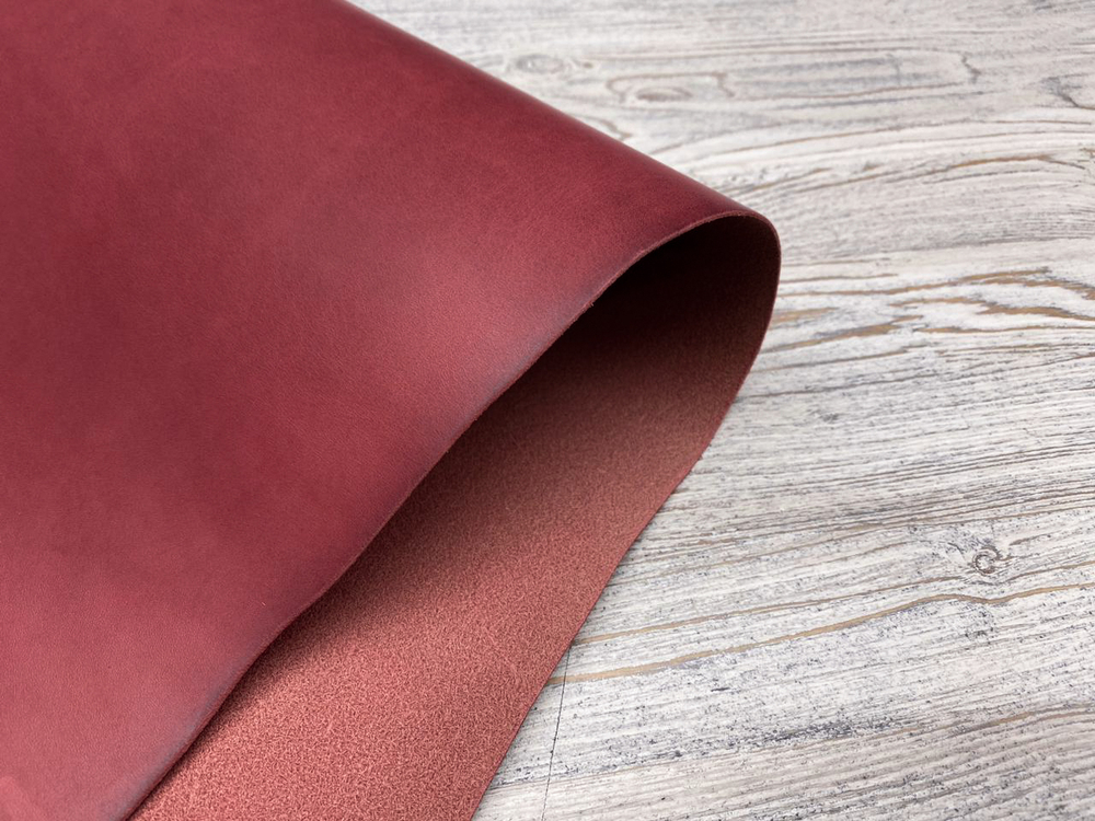 Vacchetta Bridge Carcade (0,9-1,0 мм), цв. Красный, натуральная кожа