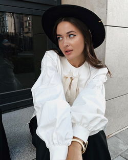 Рубашка с объемными рукавами на шнуровке