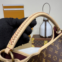 Louis Vuitton Again