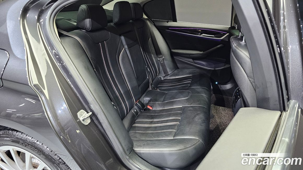 BMW 5 Series (G30) 520i Luxury (04.2020)