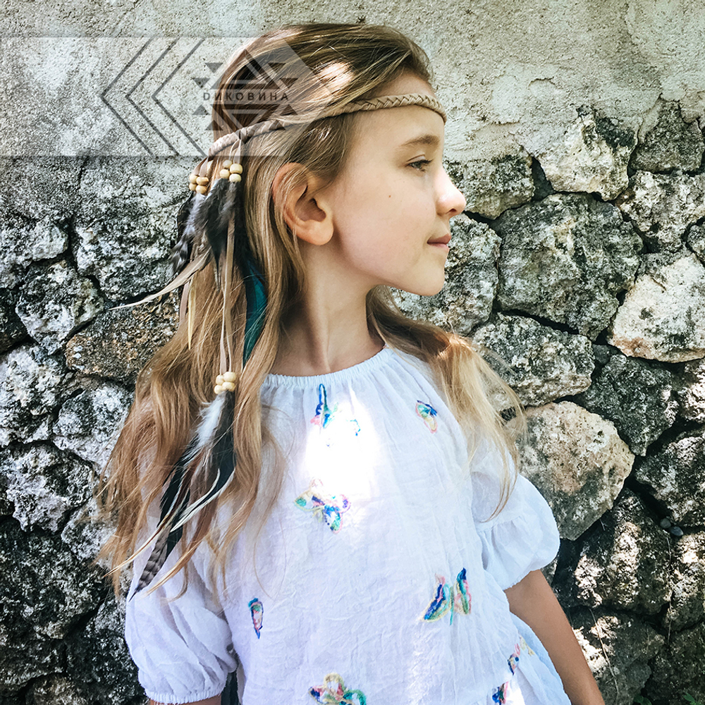 Повязка на голову с перьями (беж, светлые бусины)