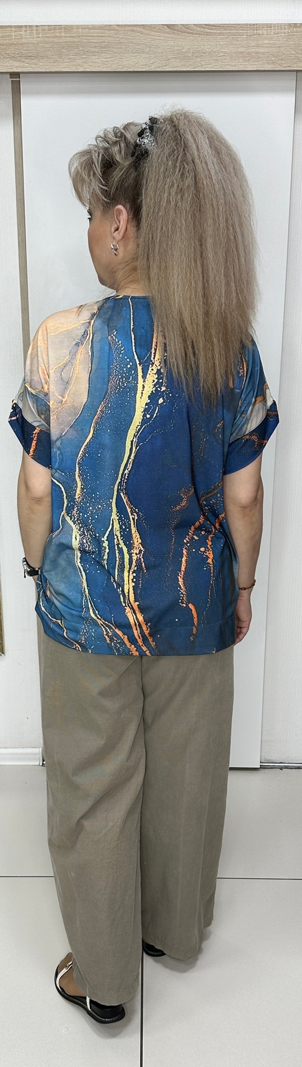 Нарядный блузон-туника с красивым изображением