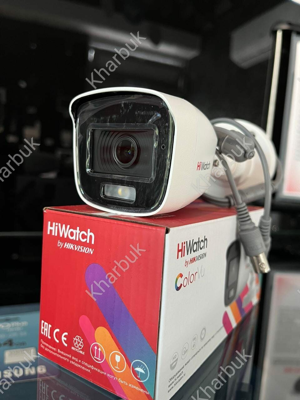 Hiwatch DS-T500L Цилиндрическая мини-камера 3K с технологией ColorVu и микрофоном.