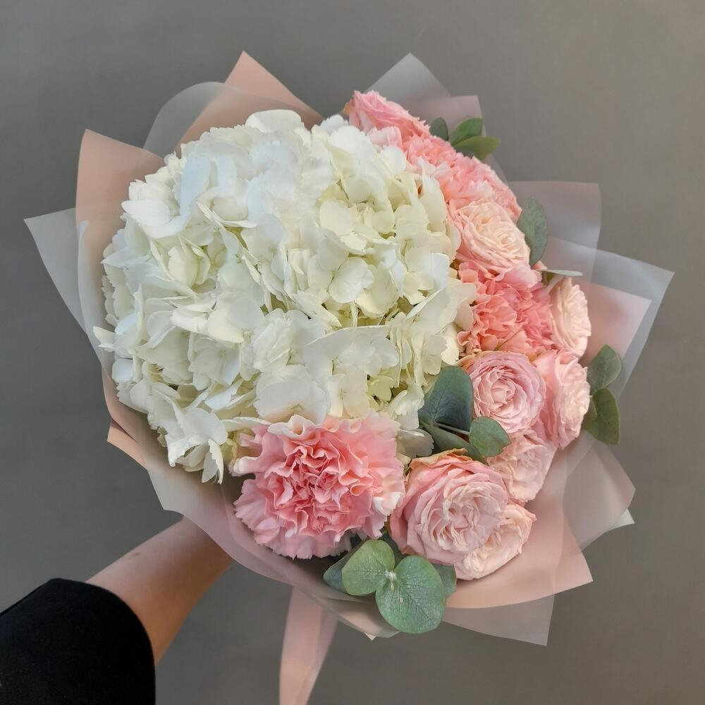 Авторский букет из гортензии, пионовидных роз и диантуса ПРЕДЗАКАЗ