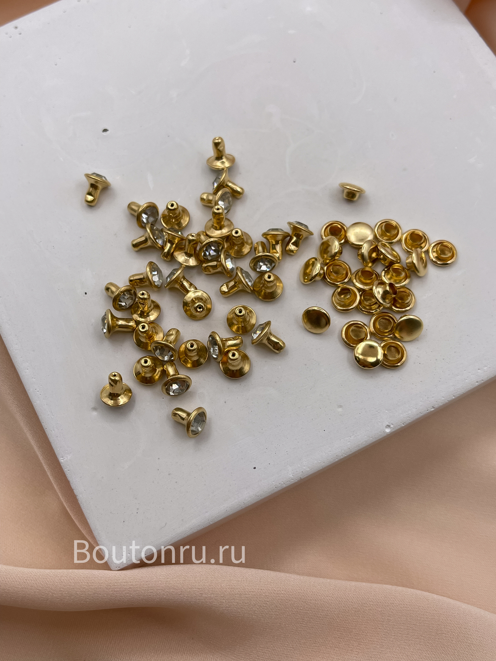 Стразы установочные (хольнитены) золотистые