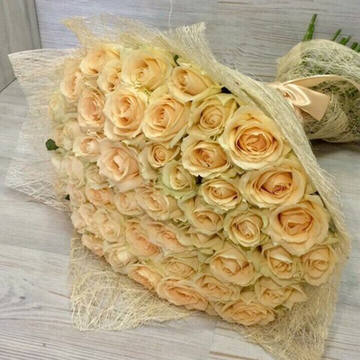 Букет из 51 кремовой розы (50 см)
