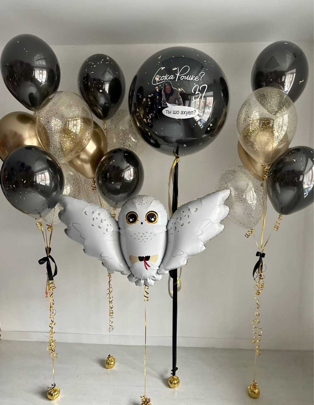 Воздушные гелиевые шарики с доставкой по Хабаровску Мем бабка Шо хром золото/черный №4988