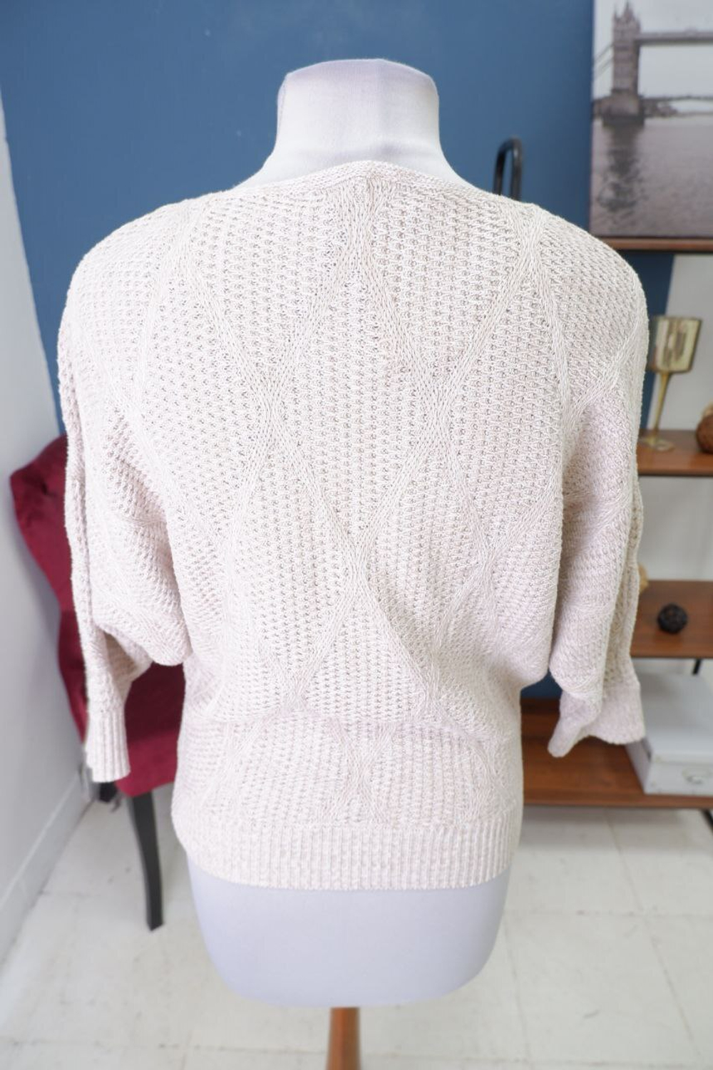 Свитер OSTIN светлый 42 размер