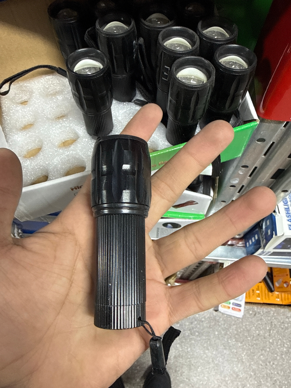 Фонарик Y-I-730