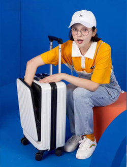 Чемодан Paul Frank "Turista" (Milky White)