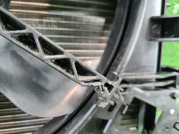 Радиатор охлаждения Renault Logan 2 (2014-2022)