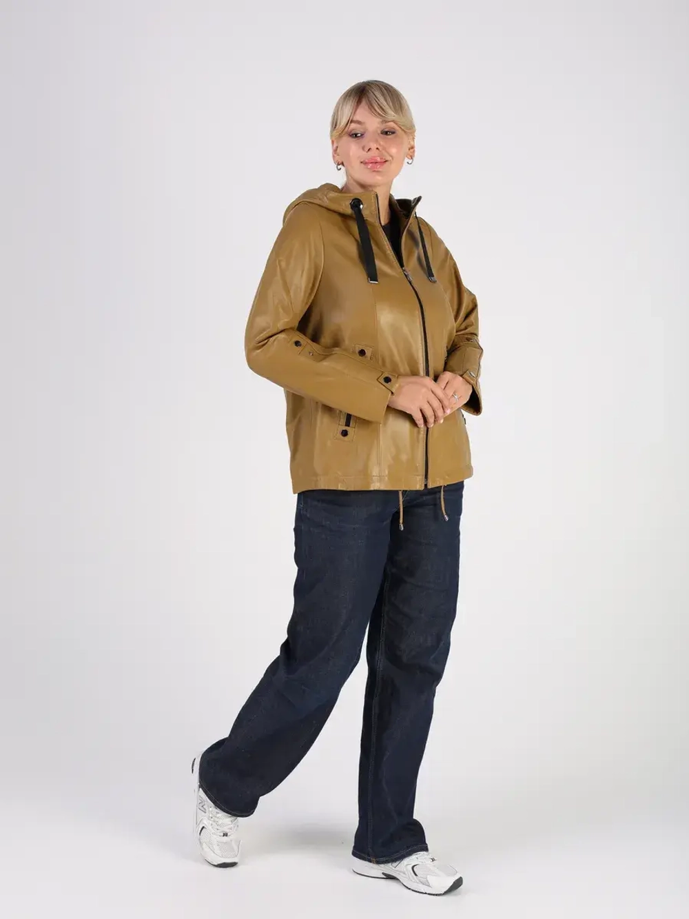 Кожаная куртка демисезонная с капюшоном