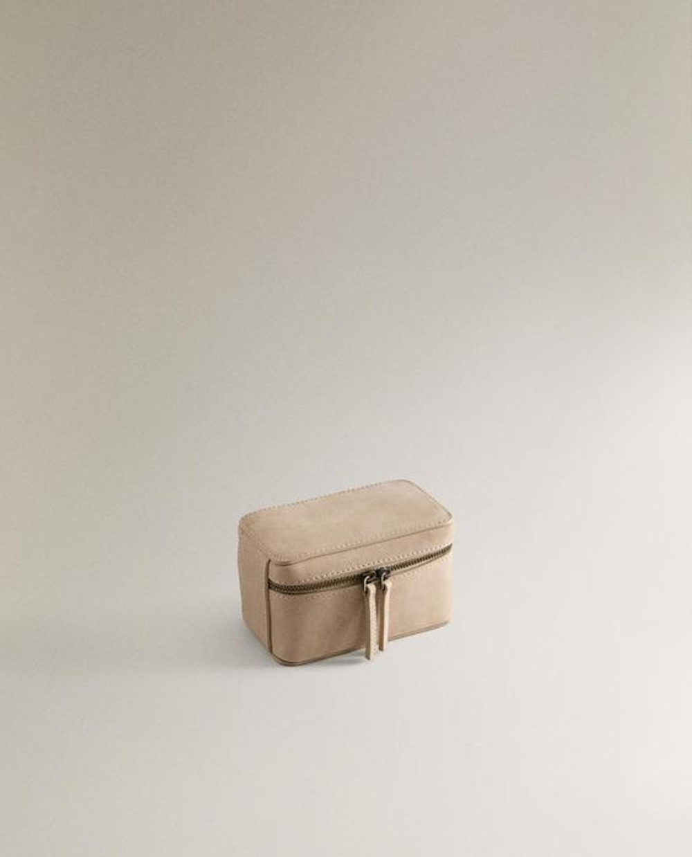 ZARA HOME МАЛЕНЬКАЯ КОЖАНАЯ ДОРОЖНАЯ КОСМЕТИЧКА ДЛЯ УКРАШЕНИЙ, ЭКРЮ