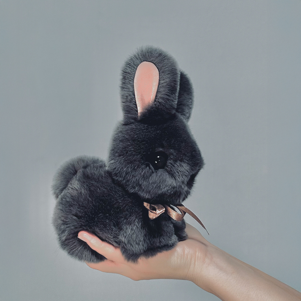 Кролик Тоша маленький (темный графит)