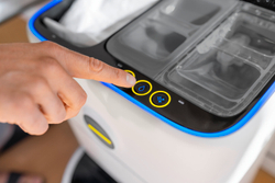 Pобот-пылесос для влажной уборки с роликовой щеткой RVF 7 Comfort