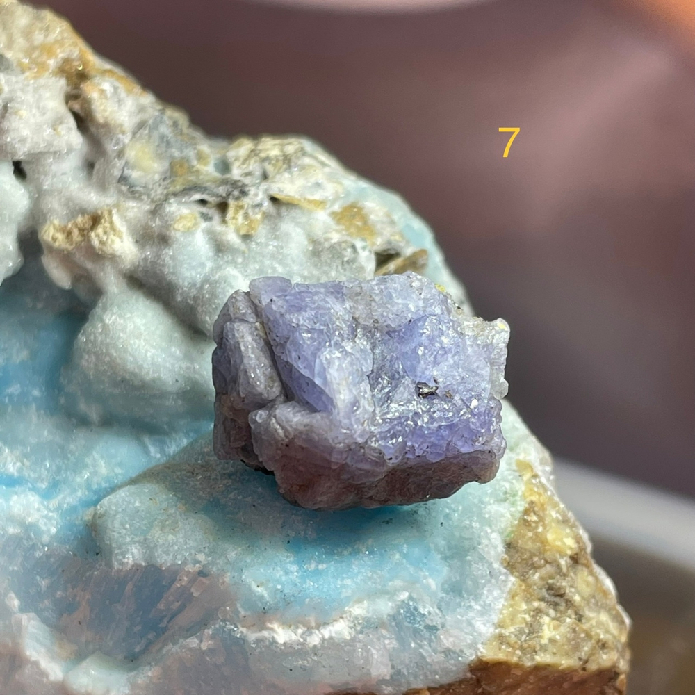 35704 Танзанит необработанный 16-17мм