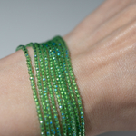 Шпинель синтетическая с эффектом иризации, оттенок "Яблоко", 2мм, шар, микроогранка