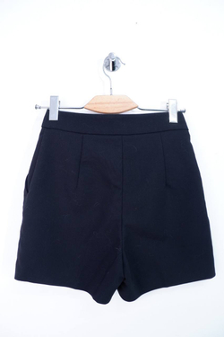 Шорты H&M в классическом исполнении, маркировка 34, визуально на 40 размер