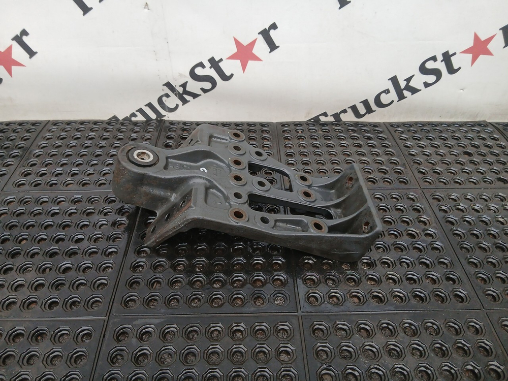 Кронштейн рессоры передний правый