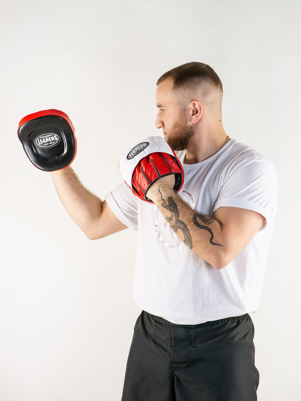 Лапы тренерские LEADERS TACTICAL (кожа, черный/белый/красный)