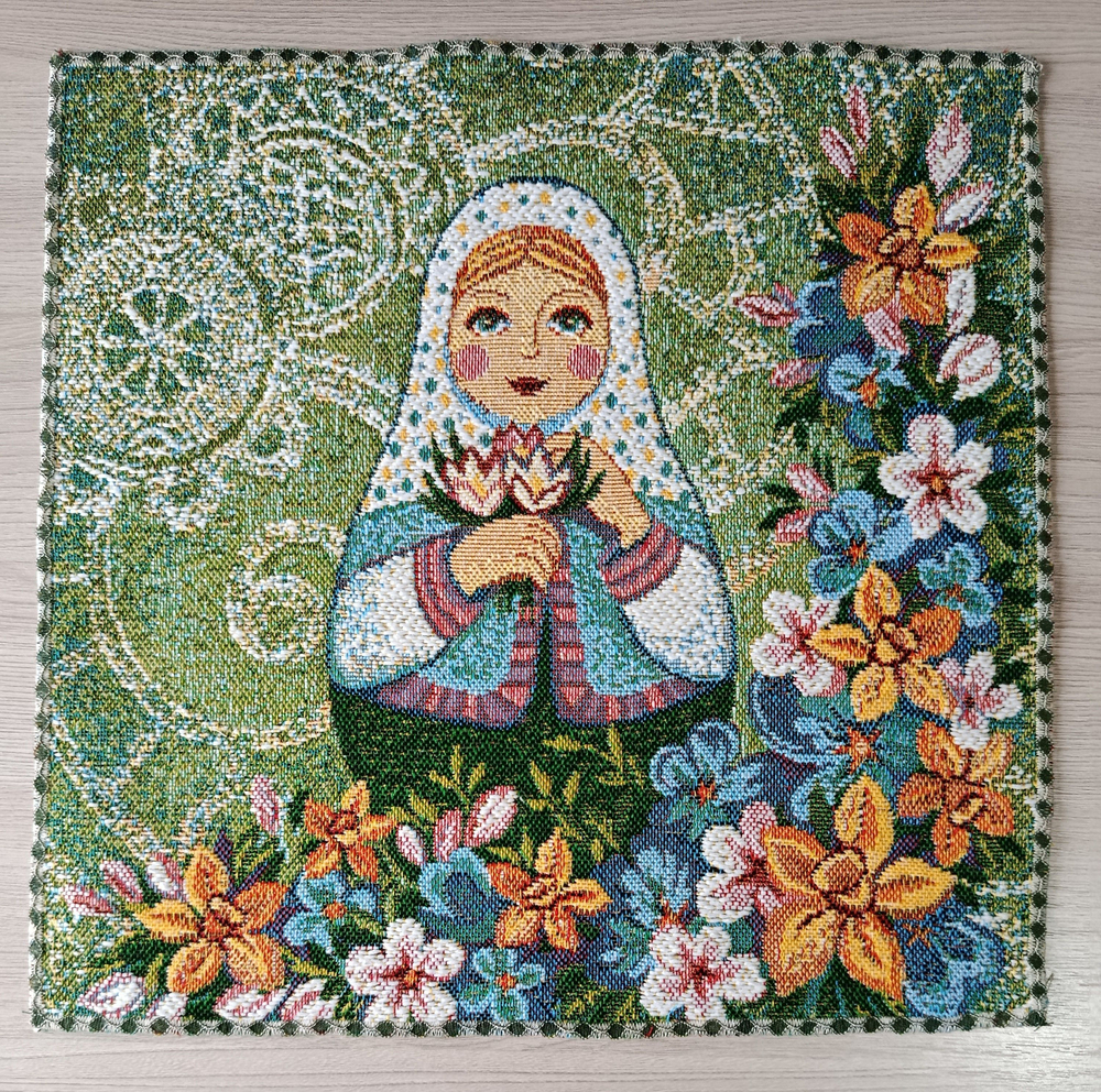 Декоративная гобеленовая салфетка Матрешка весна 32х32