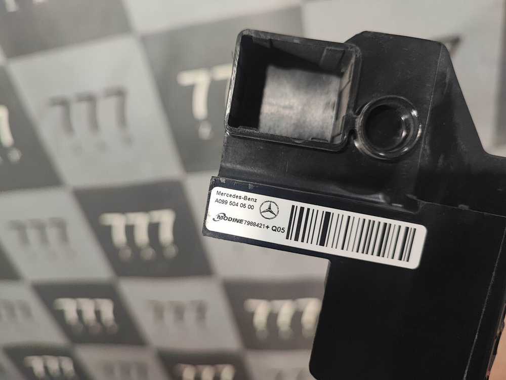 Кронштейн радиатора Mercedes GLC (X253) Новый Оригинал A0995040500