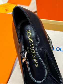 Louis Vuitton Shake Pump